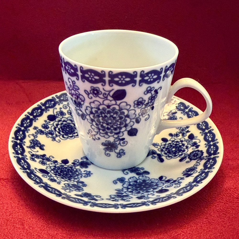 Echt Kobalt porcelain fine china. Four sets - cup and saucer (8 pieces )